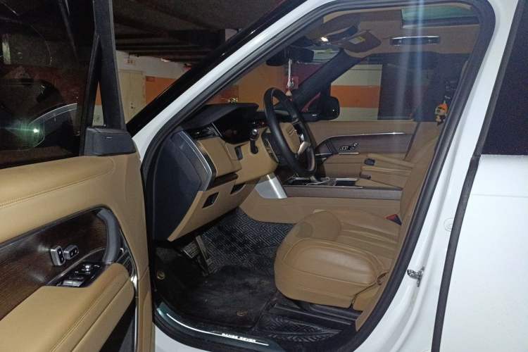 Used Land Rover Range 2025 3.0 L6 360 PS Grand Edition Driver Seat
