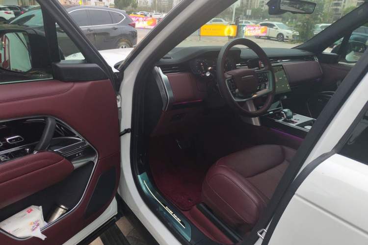 Used Land Rover Range 2025 3.0 L6 400 PS Extended-Length Genesis Edition Driver Seat