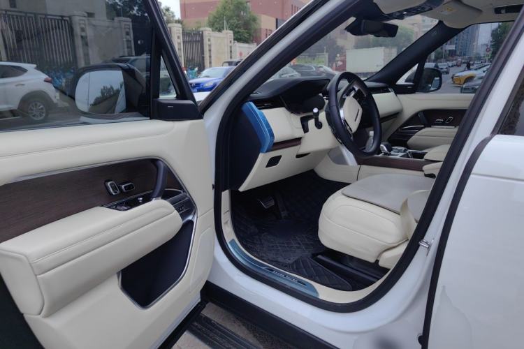 Used Land Rover Range 2025 3.0 L6 400 PS Extended Luxury Edition Driver Seat