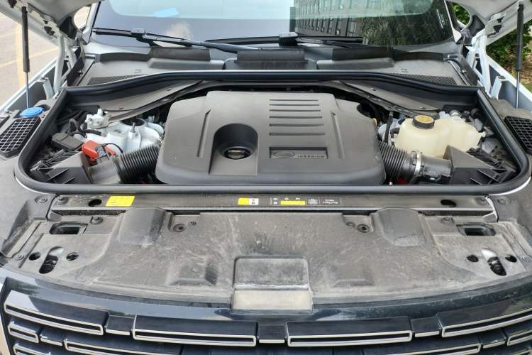Used Land Rover Range 2025 3.0 L6 400 PS Extended Luxury Edition Engine Bay