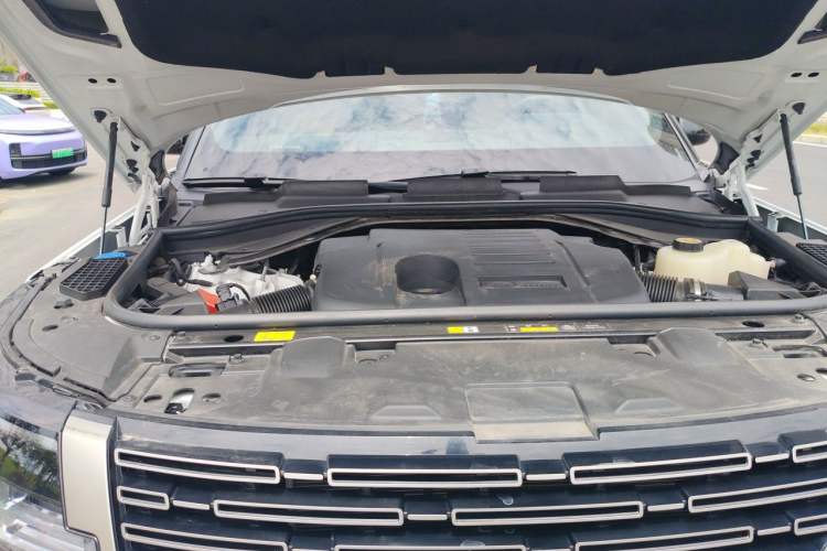 Used Land Rover Range 2025 3.0 L6 400 PS Extended Luxury Edition Engine Bay