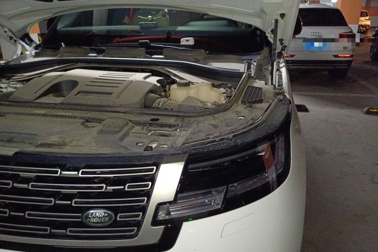 Used Land Rover Range 2025 3.0 L6 360 PS Grand Edition Engine Bay Left