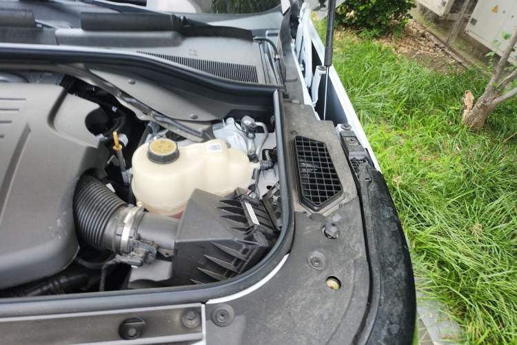 Used Land Rover Range 2025 3.0 L6 400 PS Extended Luxury Edition Engine Bay Left