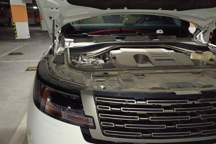 Used Land Rover Range 2025 3.0 L6 360 PS Grand Edition Engine Bay Right