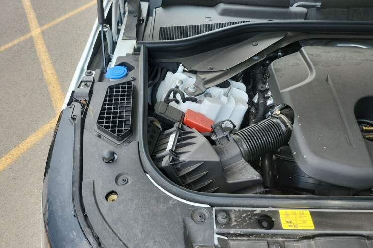 Used Land Rover Range 2025 3.0 L6 400 PS Extended Luxury Edition Engine Bay Right