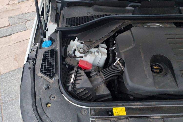 Used Land Rover Range 2025 3.0 L6 400 PS Extended-Length Genesis Edition Engine Bay Right