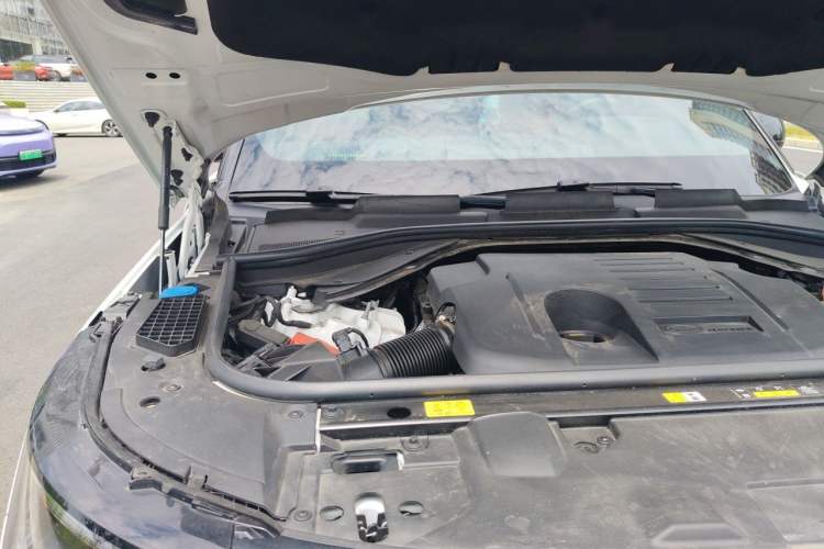 Used Land Rover Range 2025 3.0 L6 400 PS Extended Luxury Edition Engine Bay Right