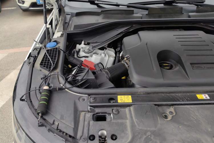 Used Land Rover Range 2025 3.0 L6 400 PS Extended Luxury Edition Engine Bay Right