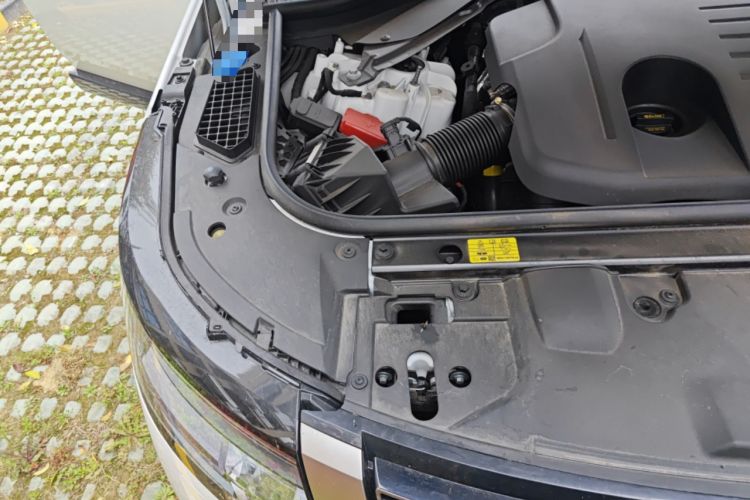 Used Land Rover Range 2025 3.0 L6 400 PS Extended Luxury Edition Engine Bay Right