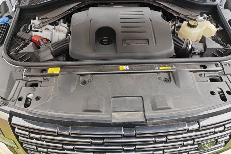 Used Land Rover Range 2025 3.0 L6 400 PS Extended Luxury Edition Engine Bay