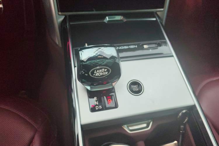 Used Land Rover Range 2025 3.0 L6 400 PS Extended-Length Genesis Edition Gear Lever