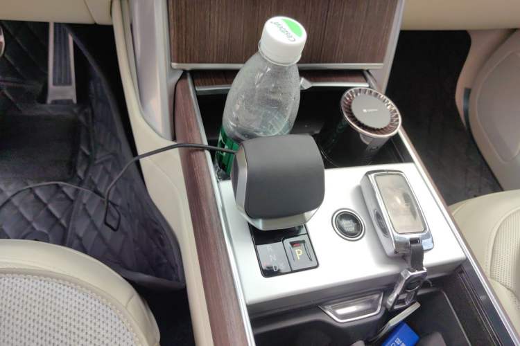 Used Land Rover Range 2025 3.0 L6 400 PS Extended Luxury Edition Gear Lever