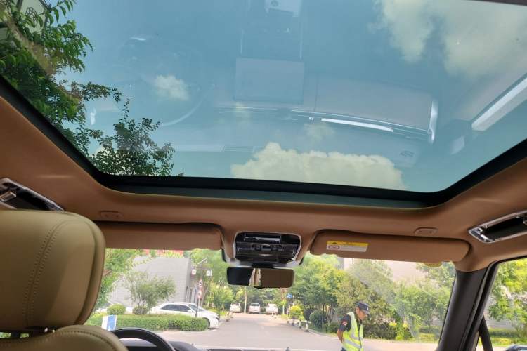 Used Land Rover Range 2025 3.0 L6 400 PS Extended Luxury Edition Headliner