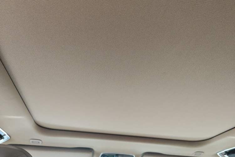 Used Land Rover Range 2025 3.0 L6 400 PS Extended Luxury Edition Headliner