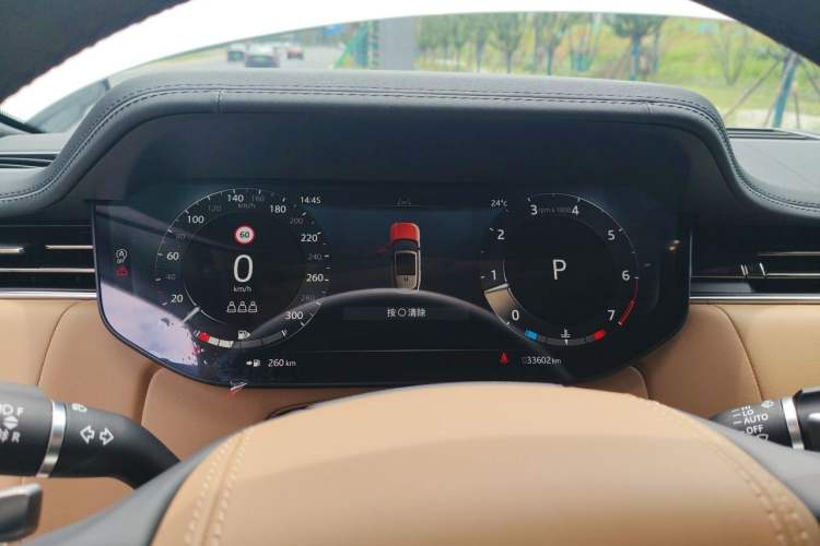Used Land Rover Range 2025 3.0 L6 400 PS Extended Luxury Edition Instrument Cluster