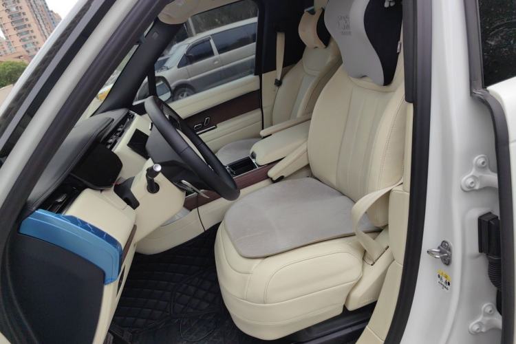 Used Land Rover Range 2025 3.0 L6 400 PS Extended Luxury Edition Left Front Seat