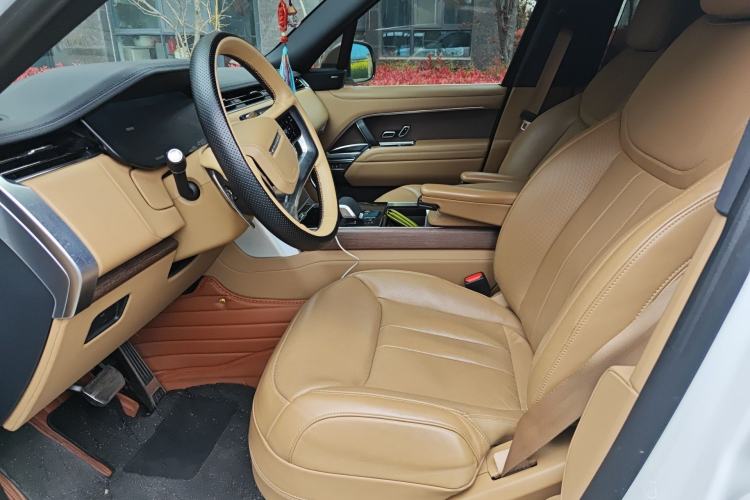 Used Land Rover Range 2025 3.0 L6 400 PS Extended Luxury Edition Left Front Seat