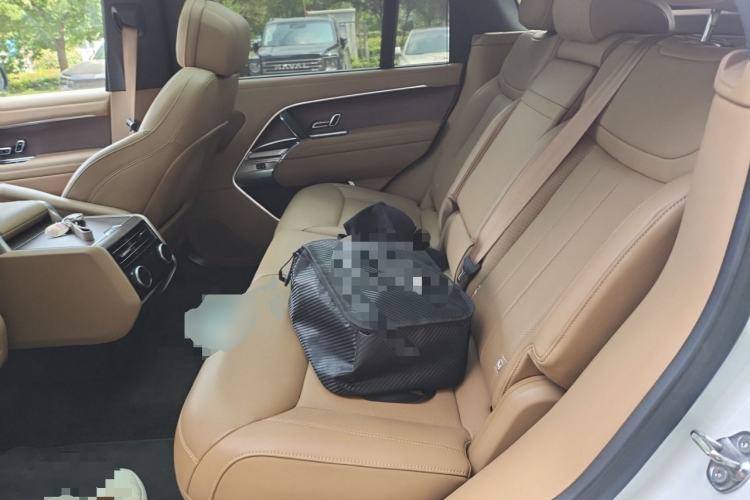 Used Land Rover Range 2025 3.0 L6 400 PS Extended Luxury Edition Left Rear Seat