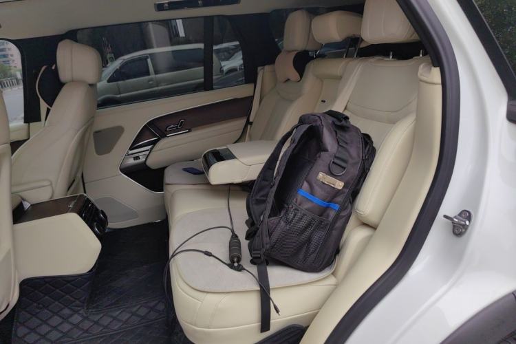 Used Land Rover Range 2025 3.0 L6 400 PS Extended Luxury Edition Left Rear Seat