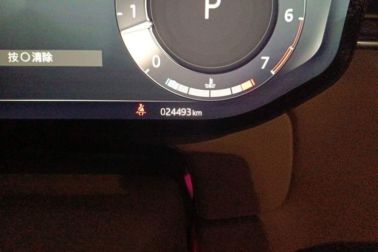 Used Land Rover Range 2025 3.0 L6 360 PS Grand Edition Odometer Close Up