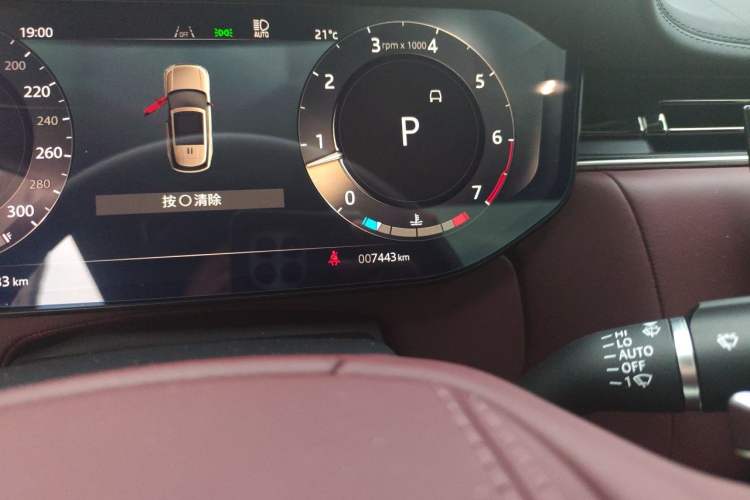 Used Land Rover Range 2025 3.0 L6 400 PS Extended-Length Genesis Edition Odometer Close Up