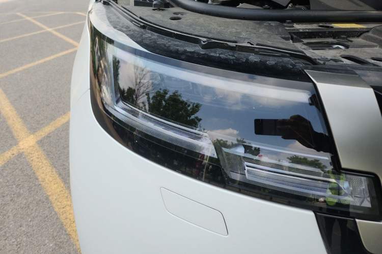 Used Land Rover Range 2025 3.0 L6 400 PS Extended Luxury Edition Right Front Headlight
