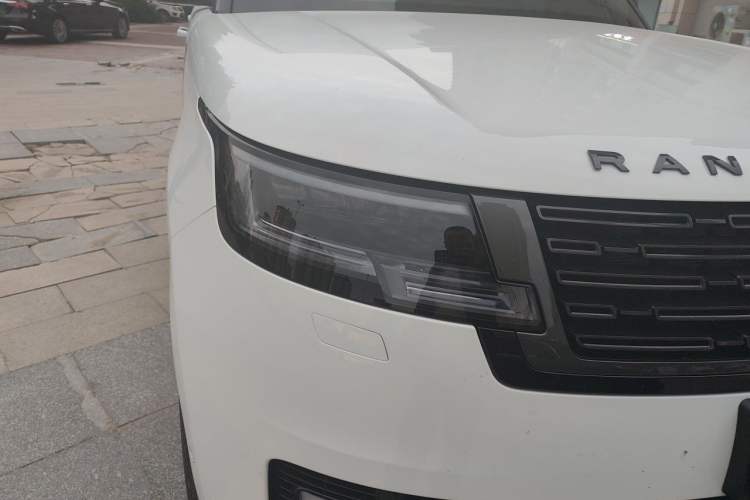 Used Land Rover Range 2025 3.0 L6 400 PS Extended-Length Genesis Edition Right Front Headlight