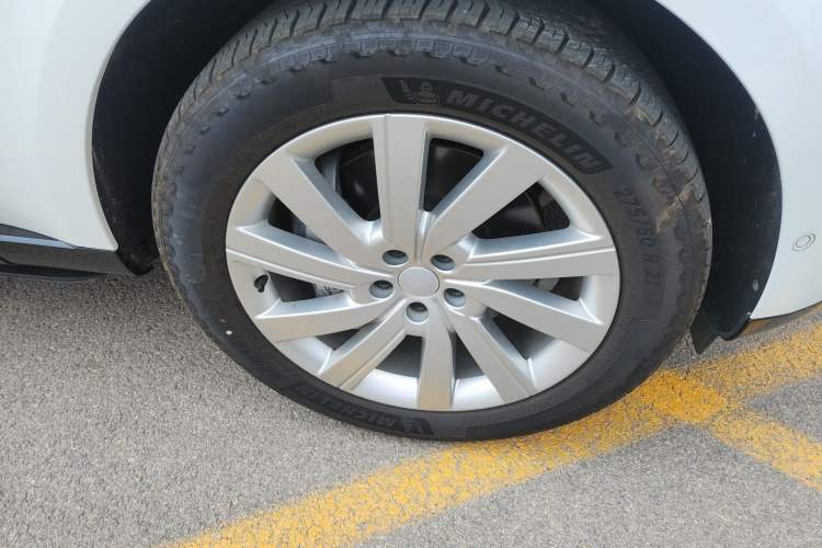Used Land Rover Range 2025 3.0 L6 400 PS Extended Luxury Edition Right Front Wheel Hub