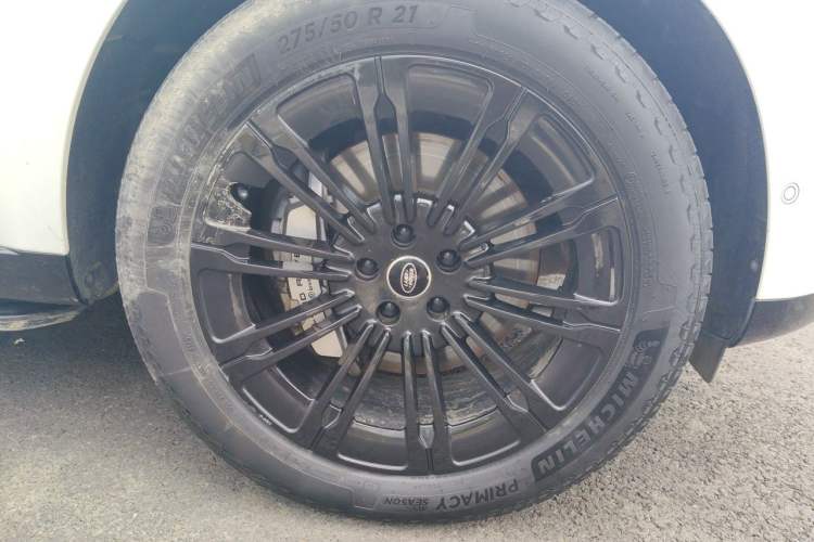 Used Land Rover Range 2025 3.0 L6 400 PS Extended Luxury Edition Right Front Wheel Hub