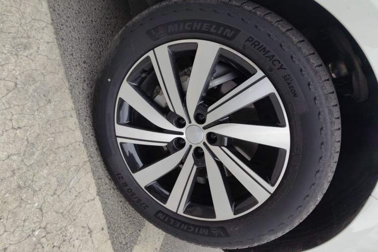 Used Land Rover Range 2025 3.0 L6 400 PS Extended Luxury Edition Right Front Wheel Hub