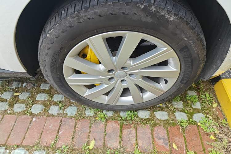 Used Land Rover Range 2025 3.0 L6 400 PS Extended Luxury Edition Right Front Wheel Hub
