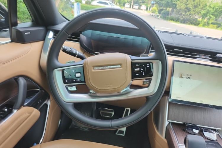 Used Land Rover Range 2025 3.0 L6 400 PS Extended Luxury Edition Steering Wheel
