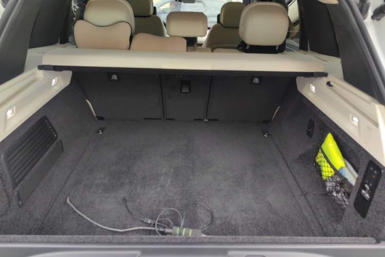 Used Land Rover Range 2025 3.0 L6 400 PS Extended Luxury Edition Trunk