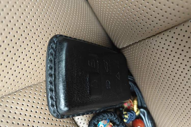 Used Land Rover Range 2025 3.0 L6 400 PS Extended Luxury Edition Vehicle Key