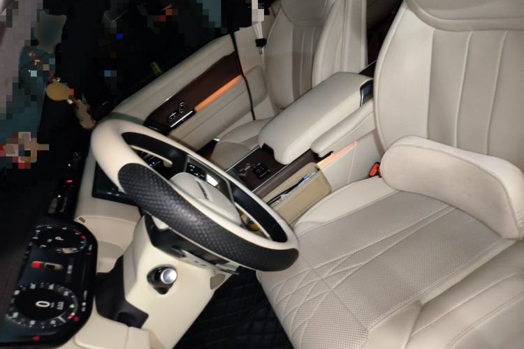 Used Land Rover Range 2025 3.0 L6 400 PS Extended Luxury Edition Left Front Seat