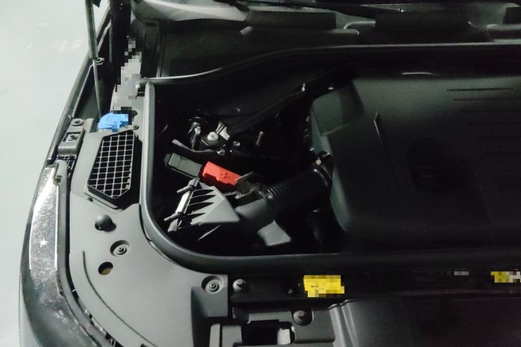 Used Land Rover Range 2026 3.0 L6 400PS SE Long Wheelbase Engine Bay Right
