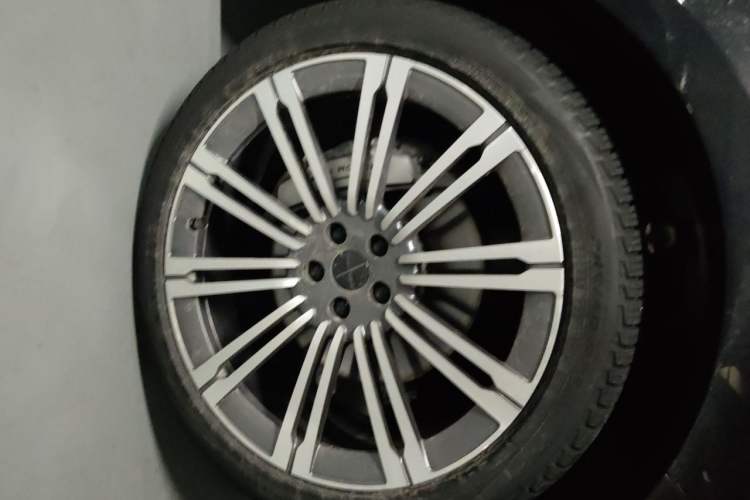 Used Land Rover Range 2026 3.0 L6 400PS SE Long Wheelbase Right Front Wheel Hub