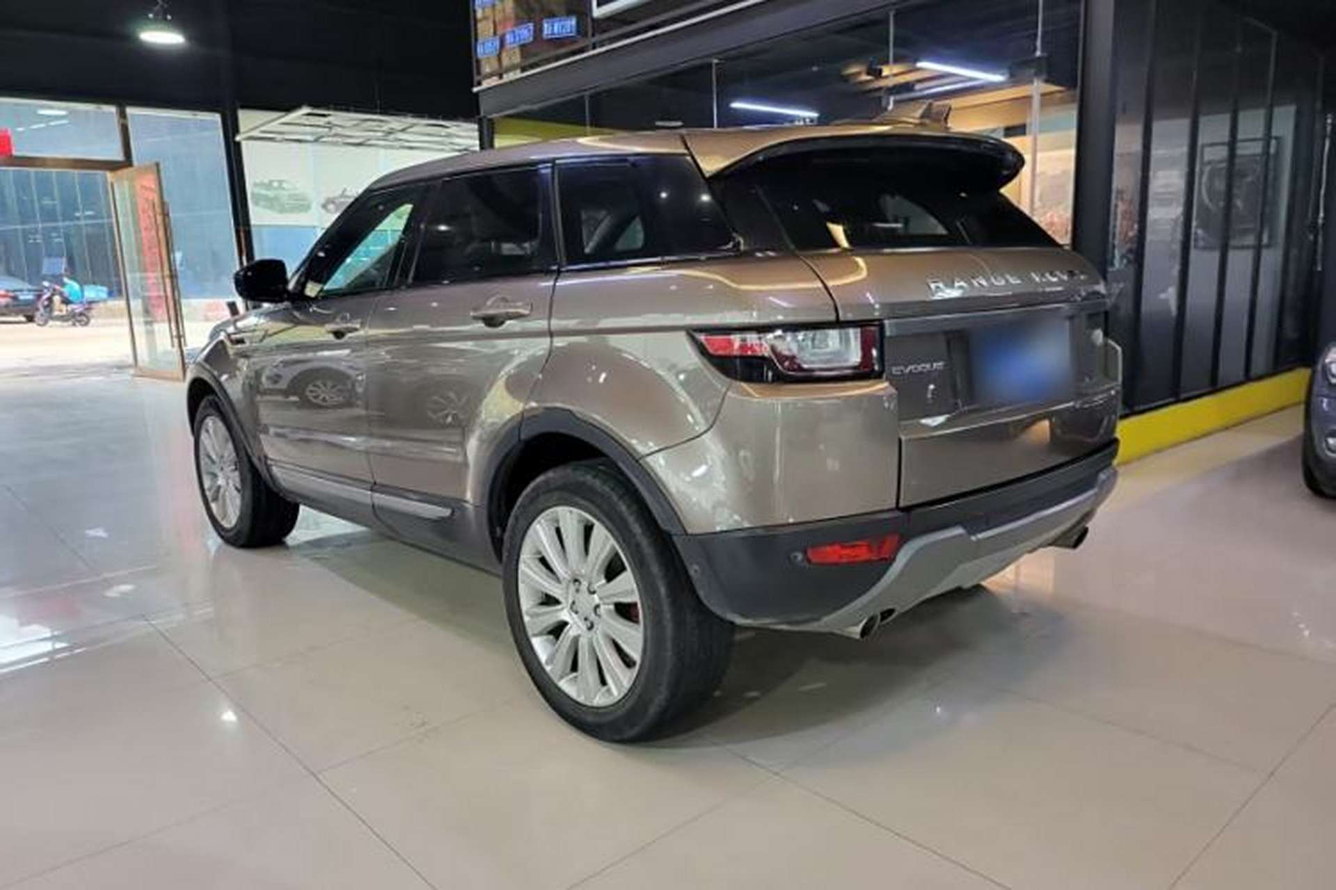 Used Land Rover Range Evoque 2018 240 PS SE Smart Brilliance Edition Exterior 3
