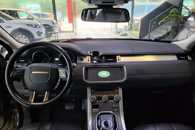 Used Land Rover Range Evoque 2018 240 PS SE Smart Brilliance Edition Interior 1