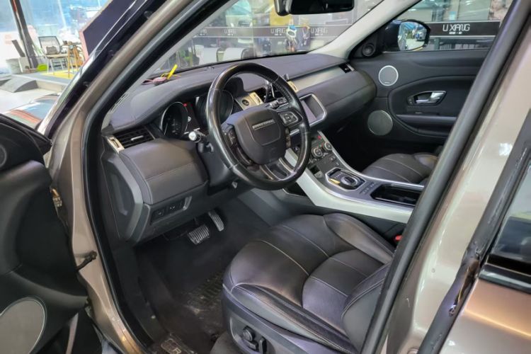 Used Land Rover Range Evoque 2018 240 PS SE Smart Brilliance Edition Interior 2