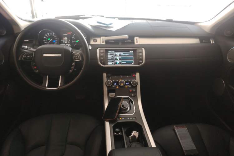 Used Land Rover Range Evoque 2014 2.0T 5-Door Luxury Edition Center Console