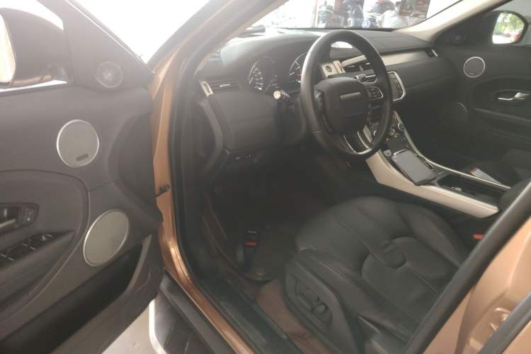 Used Land Rover Range Evoque 2014 2.0T 5-Door Luxury Edition Driver Seat