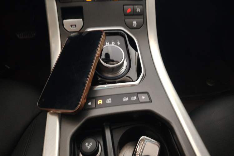Used Land Rover Range Evoque 2014 2.0T 5-Door Luxury Edition Gear Lever