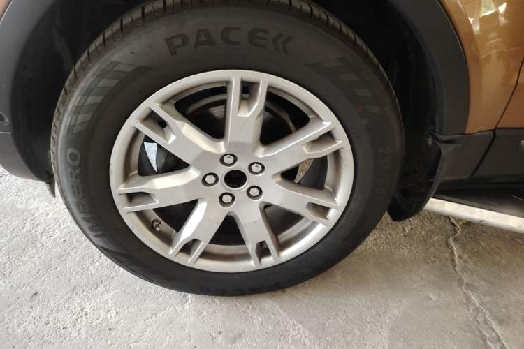 Used Land Rover Range Evoque 2014 2.0T 5-Door Luxury Edition Left Front Wheel Hub