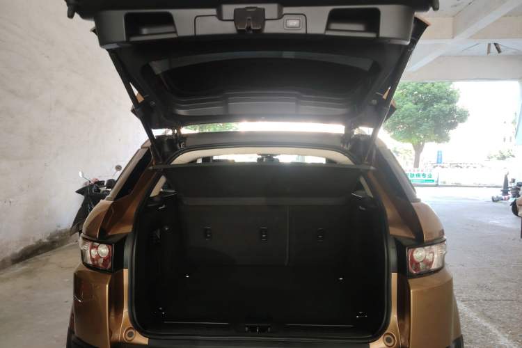 Used Land Rover Range Evoque 2014 2.0T 5-Door Luxury Edition Trunk