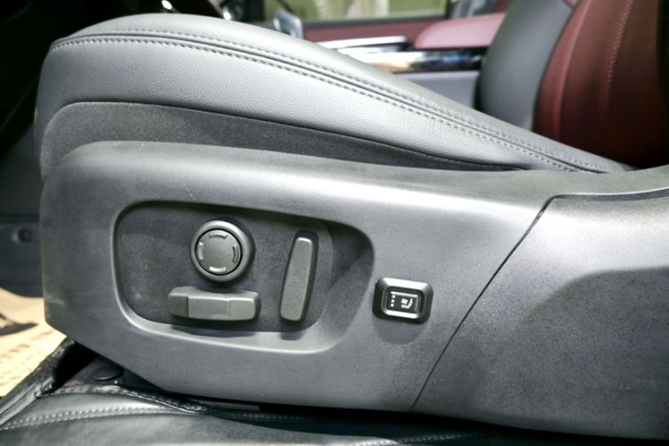 Used Land Rover Range Evoque 2022 Facelifted Aurora L 249 PS R-Dynamic Luxury Edition Interior 2