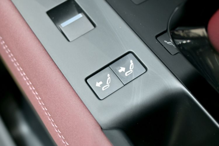 Used Land Rover Range Evoque 2022 Facelifted Aurora L 249 PS R-Dynamic Luxury Edition Interior 3