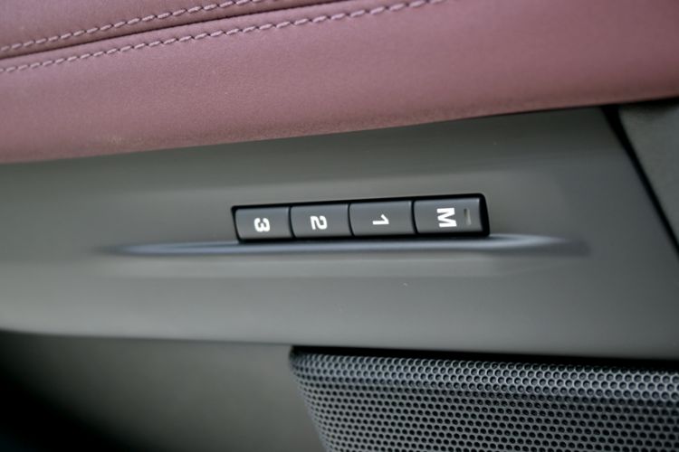 Used Land Rover Range Evoque 2022 Facelifted Aurora L 249 PS R-Dynamic Luxury Edition Interior 7