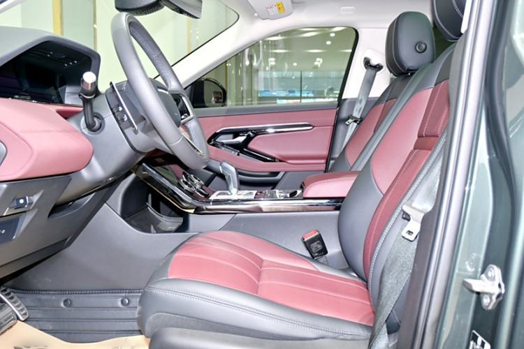 Used Land Rover Range Evoque 2022 Facelifted Aurora L 249 PS R-Dynamic Luxury Edition Interior 8