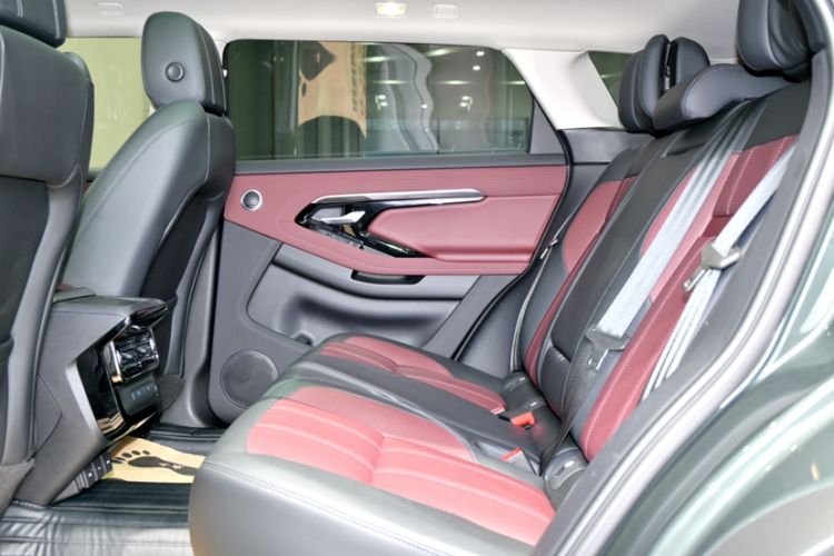 Used Land Rover Range Evoque 2022 Facelifted Aurora L 249 PS R-Dynamic Luxury Edition Interior 9